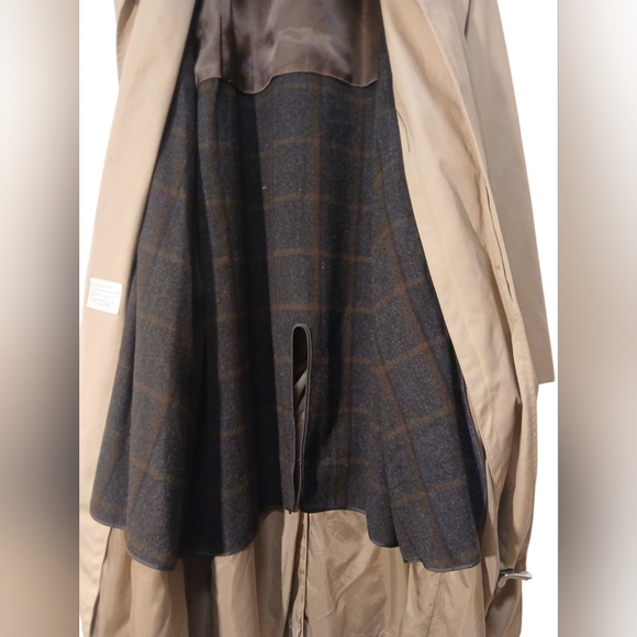 London Fog -Limited Edition Tan Trench Coat, Removable Liner Inc., Pockets, 46L - Picture 13 of 14